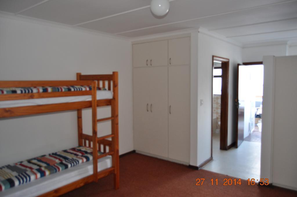 Backpacker Apartments Plettenberg Bay Quarto foto